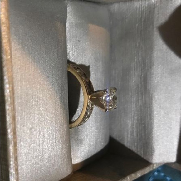 Engagement ring - Picture 3 of 3